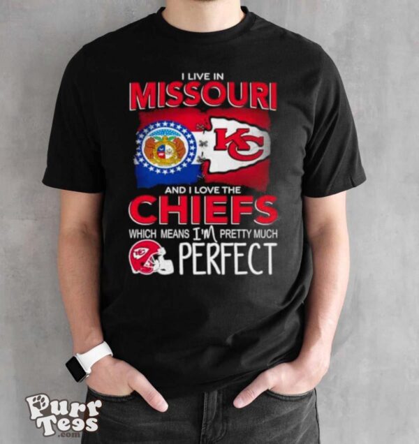 I Live In Missouri And I Love The Kansas City Chiefs Which Means I’m Pretty Much Perfect T Shirt - Black Unisex T-Shirt