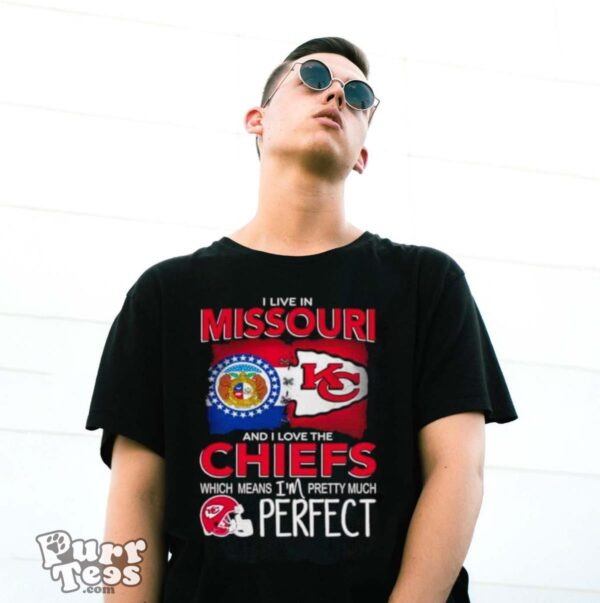 I Live In Missouri And I Love The Kansas City Chiefs Which Means I’m Pretty Much Perfect T Shirt - G500 Gildan T-Shirt